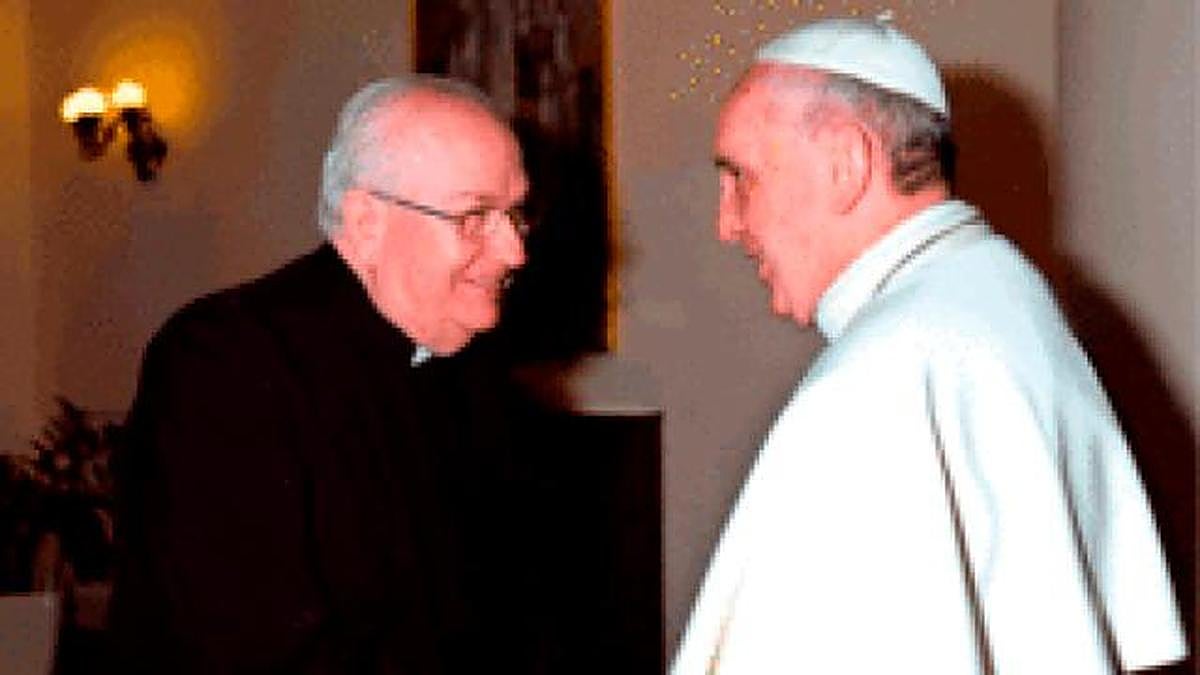 Fernando Vérgez junto al Papa Francisco.