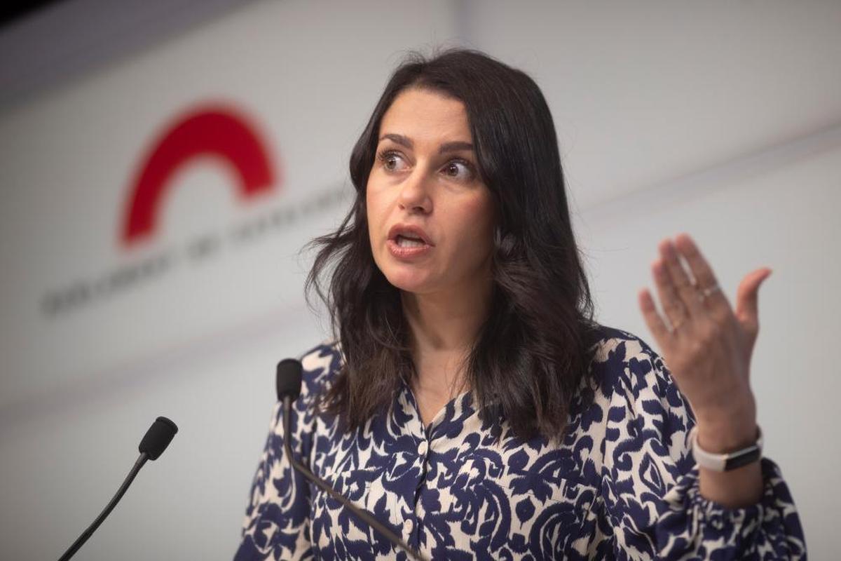 La presidenta de Ciudadanos, Inés Arrimadas, durante una rueda de prensa.