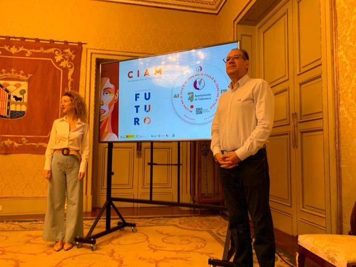 Ana Suárez y Fernando Carabias, durante la rueda de prensa.