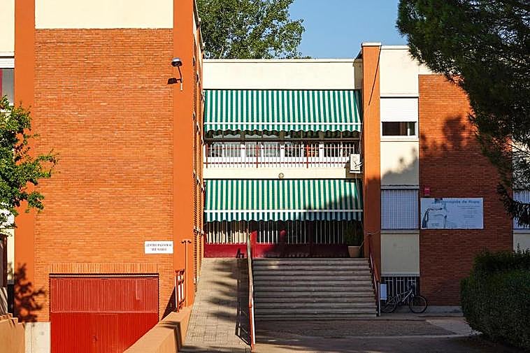 Exteriores del centro materno-infantil Ave María para prestar ayuda a madres solteras.