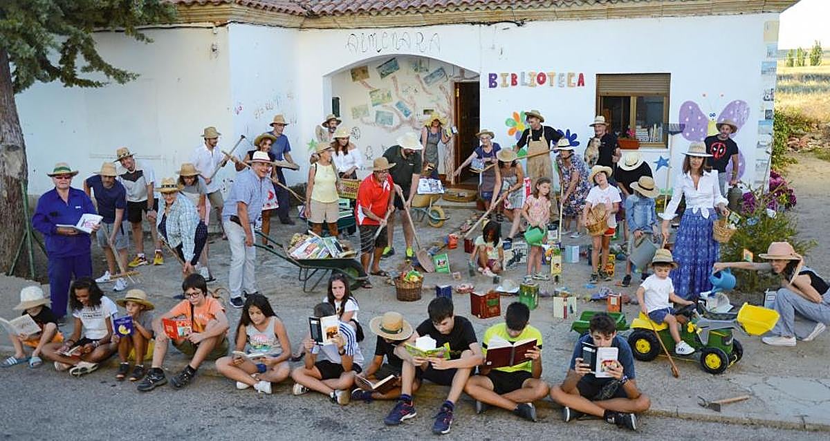 CONCURSO ‘Así somos en mi pueblo’: Siembra libros, cosecha cultura en Almenara de Tormes