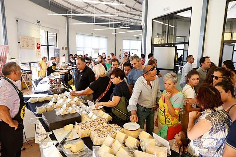 Un grupo de los visitantes a Salamaq 22 en su inauguración