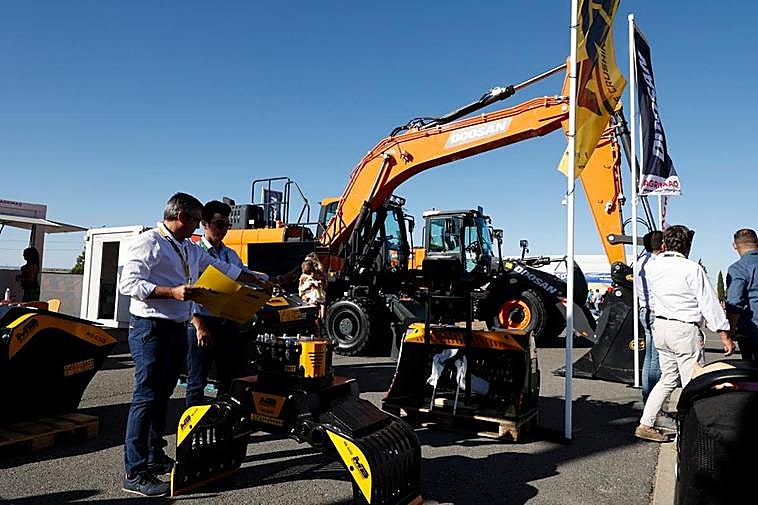 La pala cargadora se lleva el presupuesto disponible.