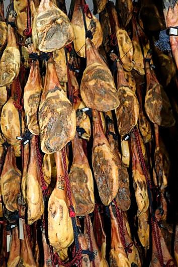 Paletas colgadas en una bodega, un producto demandado este año.