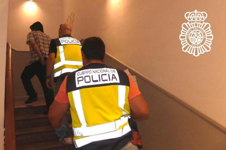 Momento de la detención por parte de la Policía Nacional.