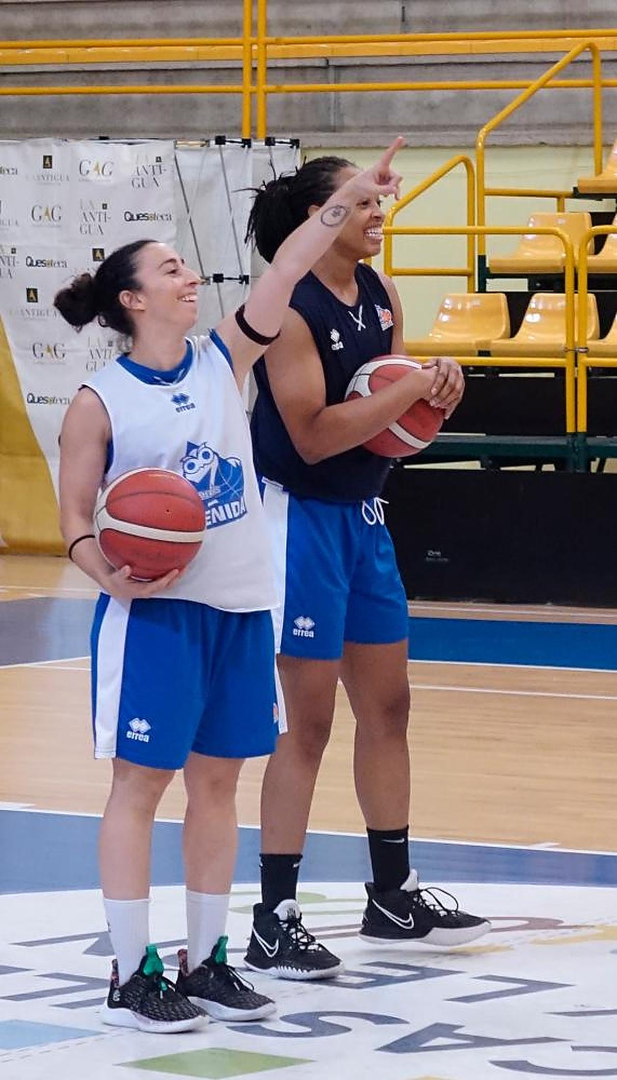 Silvia y Erica McCall, en el entrenamiento de este martes.