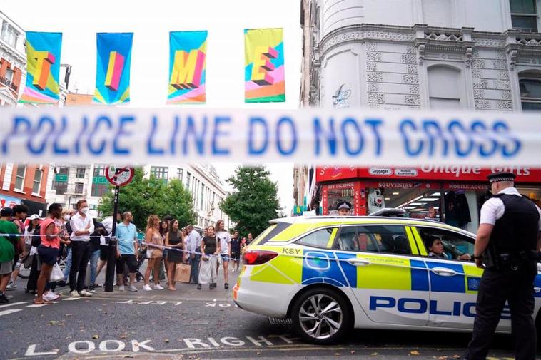 Apuñalados dos policías en el centro de Londres