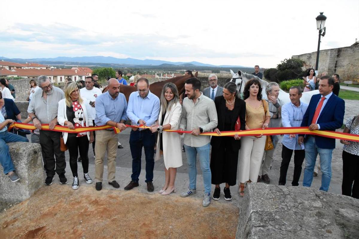 Autoridades municipales y responsables de la competición de Equitación de Trabajo en la inauguración de ayer.