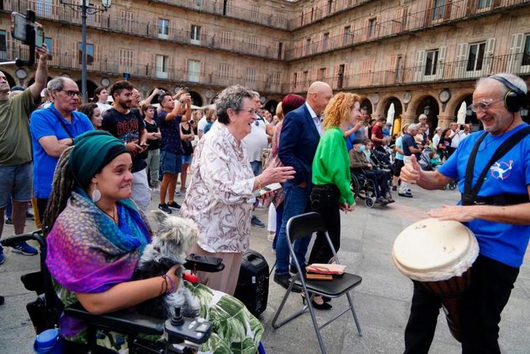 Batucada en la Plaza Mayor por el Día Mundial del Alzheimer.