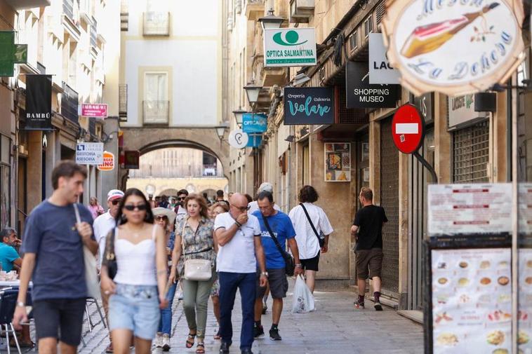 Rótulos en calle Prior de Salamanca.