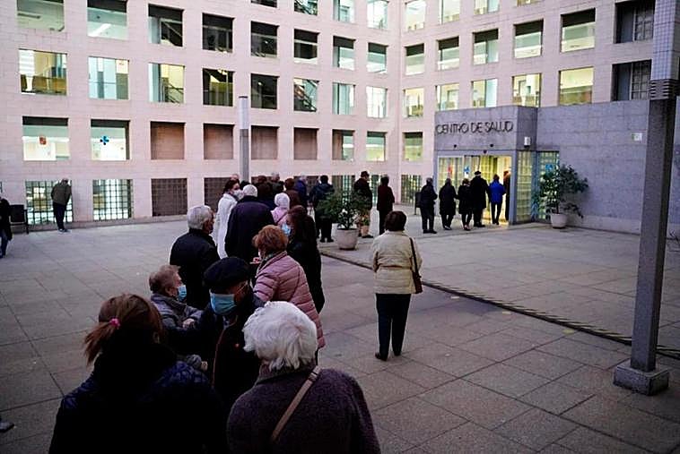 Imagen de la vacunación covid-gripe del pasado año, también en centros de salud.