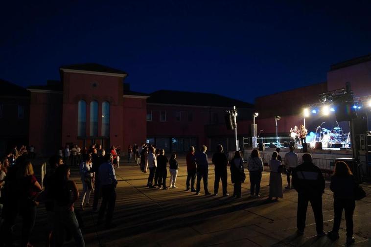 Imagen de la final del III Concurso Municipal de Bandas, celebrada en el patio del DA2.