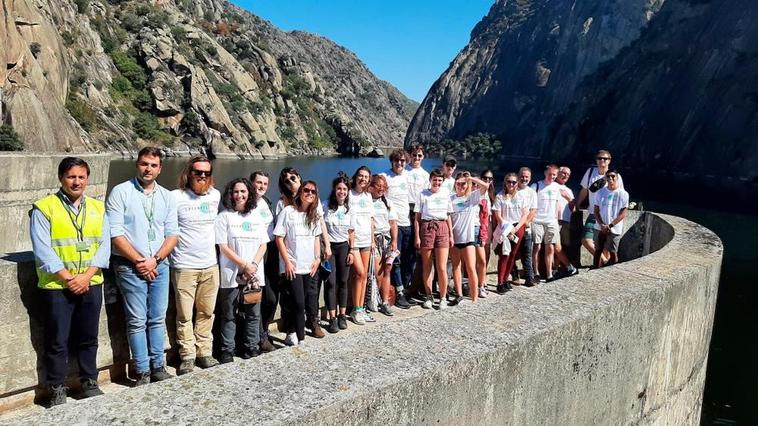 Ingenieros de ocho países europeos del proyecto “Greenpeg” en la central de Aldeadávila.