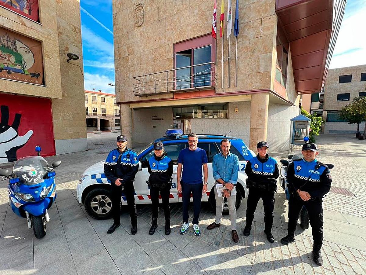 Los cuatro agentes con Ángel Peralvo y Salvador Ruano.