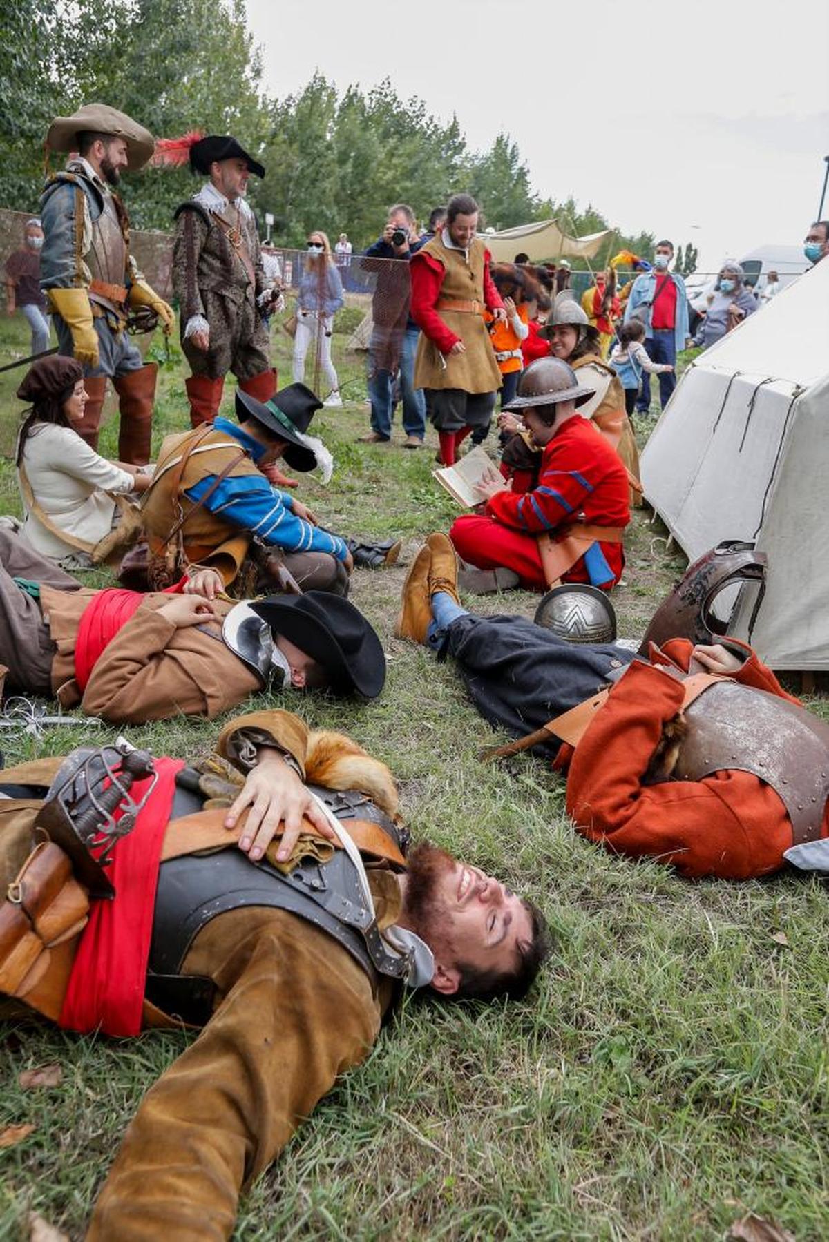 Figurantes de la batalla de los tercios que se recrea en cada edición del Festival del Siglo de Oro.