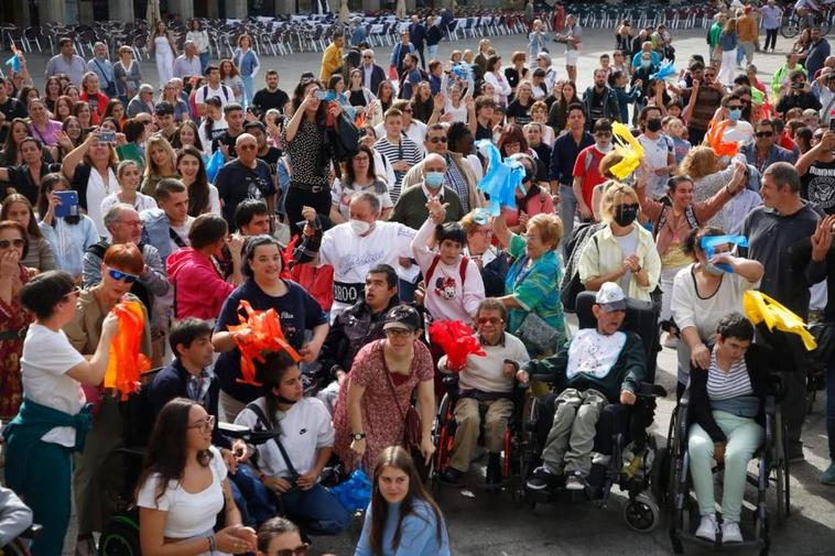 Aspace celebra el Día Mundial de la Parálisis Cerebral en la Plaza Mayor.