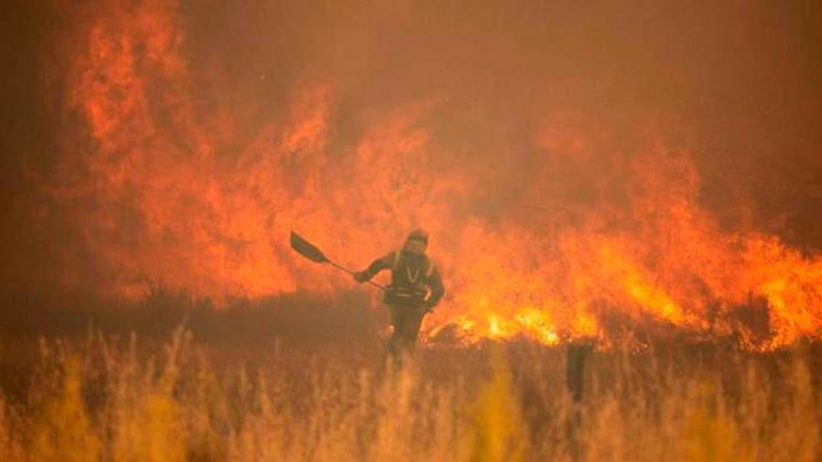 Mañueco anuncia un millón de euros en ayudas directa para los afectados por los incendios de Zamora