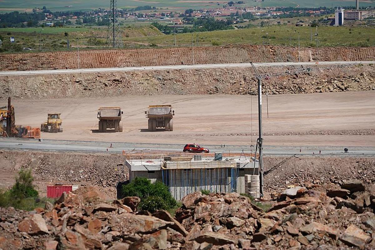 Obras en Peña Alta, donde se construirá el futuro Puerto Seco