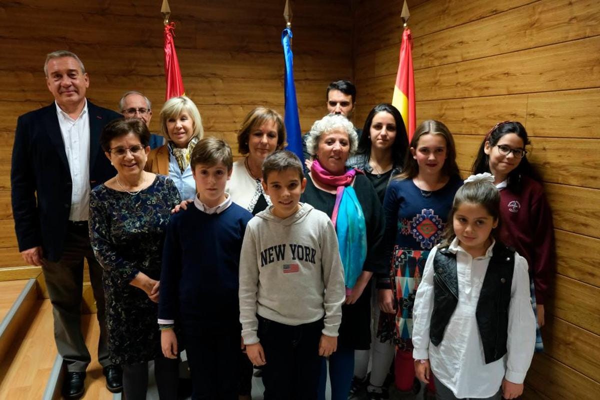 Los ganadores Gonzalo, Mario, Rocío, Paula, Emma y Silvia en la entrega de premios de la IV edición del Concurso de Cuentos Ilustrados