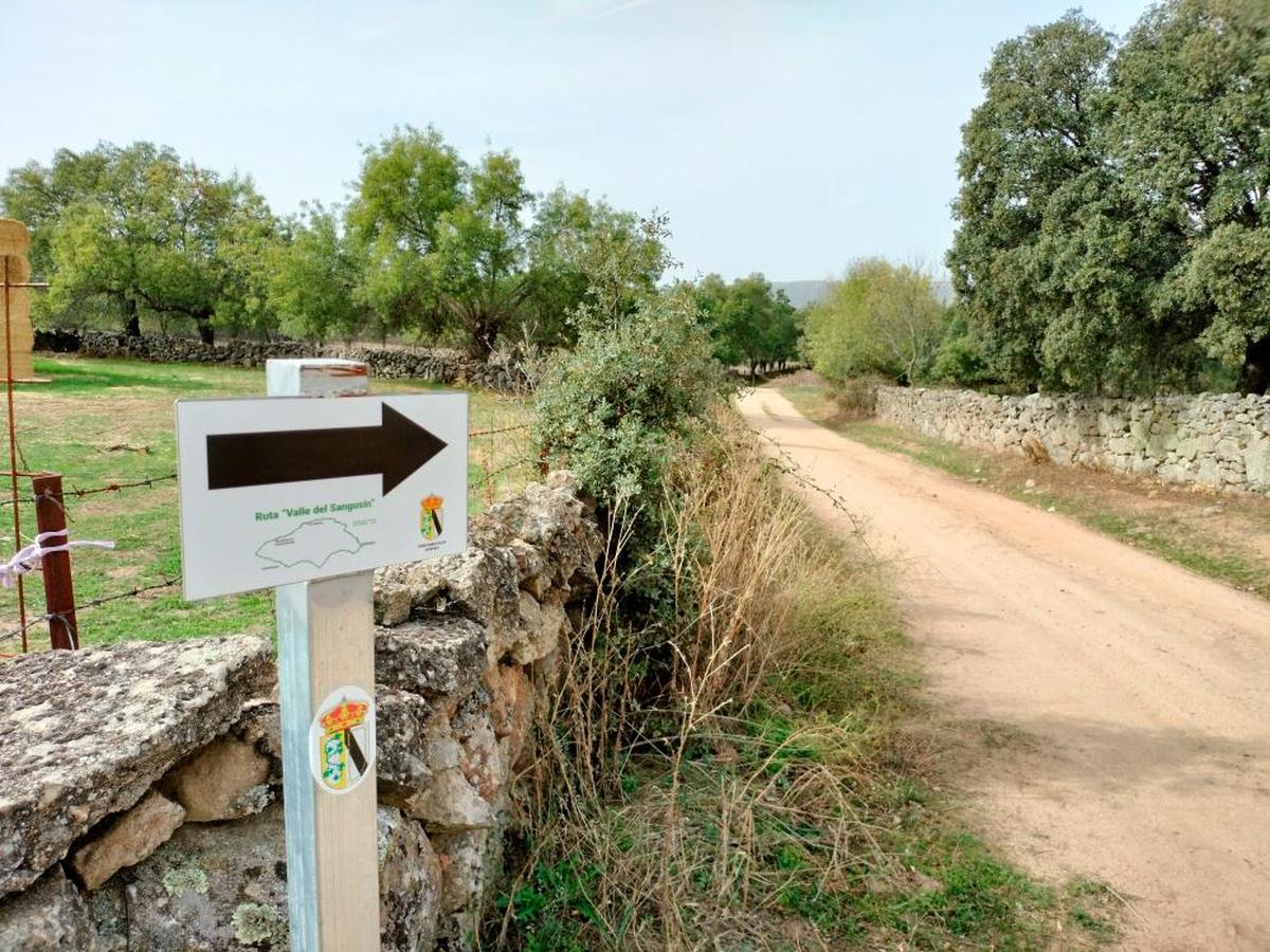 Vista de la ruta “Valle del Sangusín” promovida por el Ayuntamiento de Ledrada.