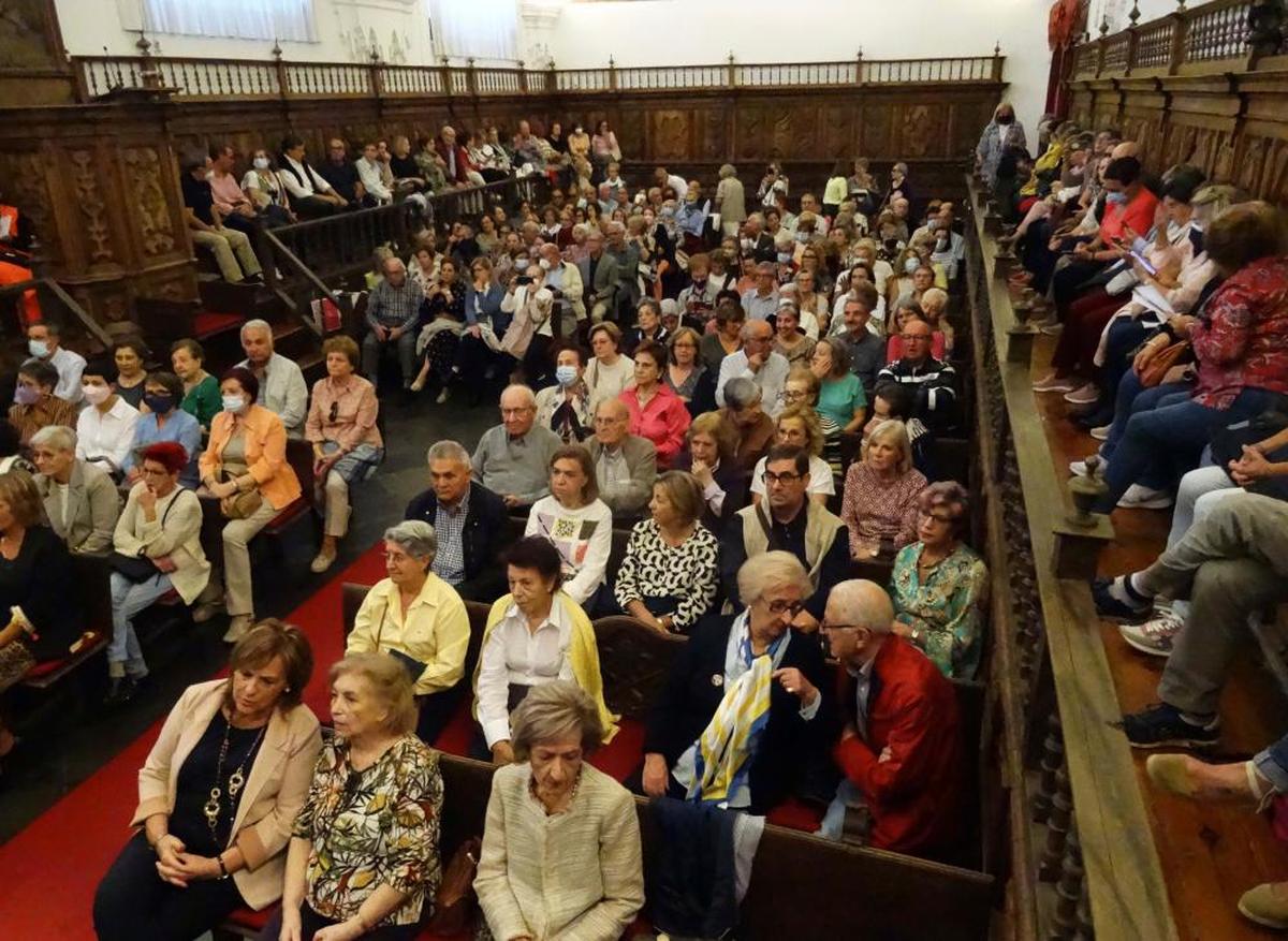 Los alumnos del Programa Interuniversitario de la Experiencia en el Aula Magna de la Pontificia