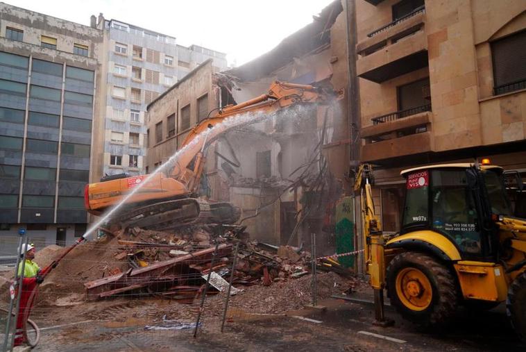 Trabajos para el derribo del edificio. LAYA