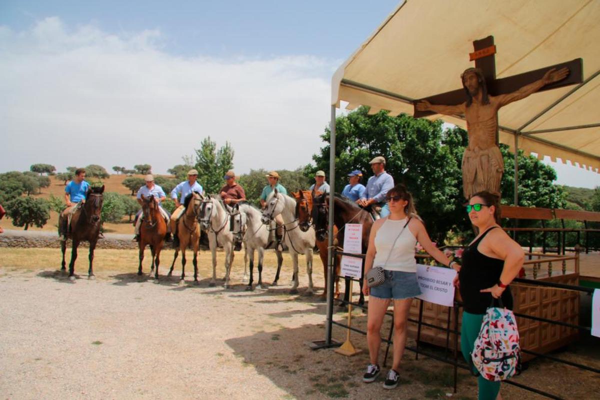 Los peregrinos llegan a Cabrera además de a pie, a caballo