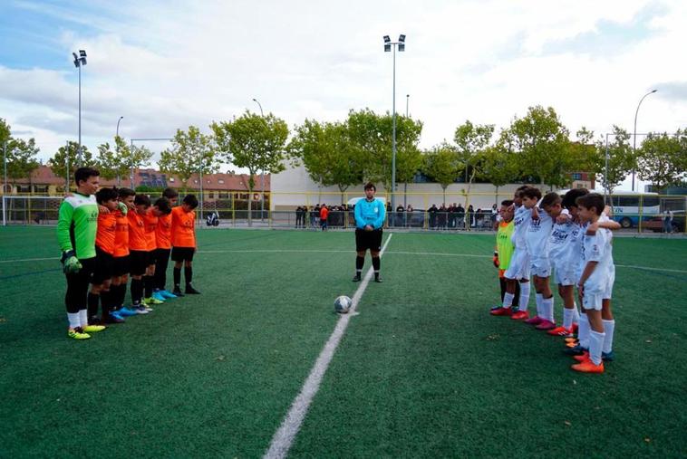 El minuto de silencio se guardó en todos los campos de fútbol