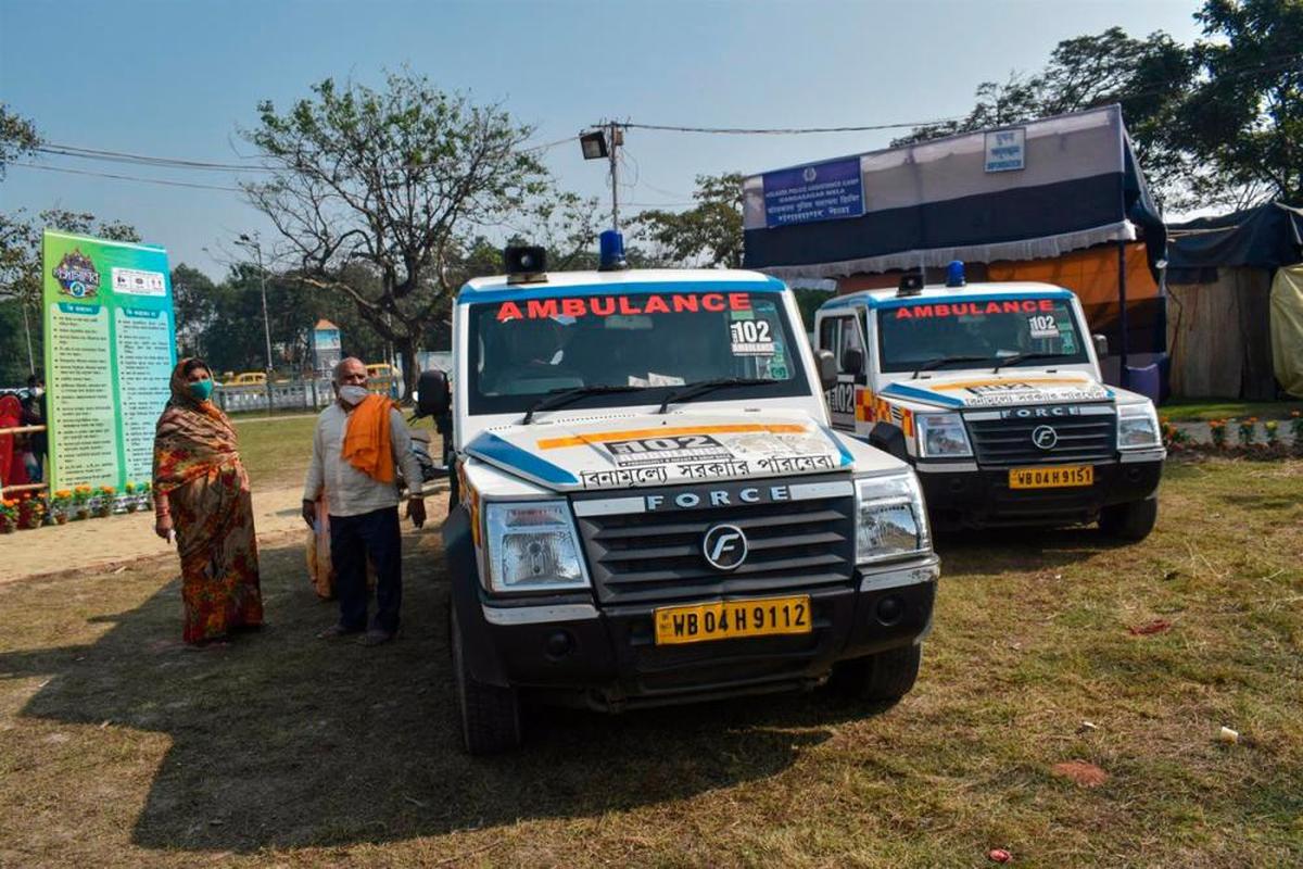 Ambulancias en el estado indio de Gujarat.