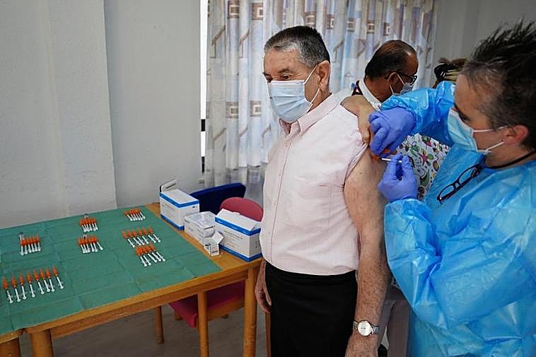 Vacunación de gripe y covid en una residencia salmantina. LAYA