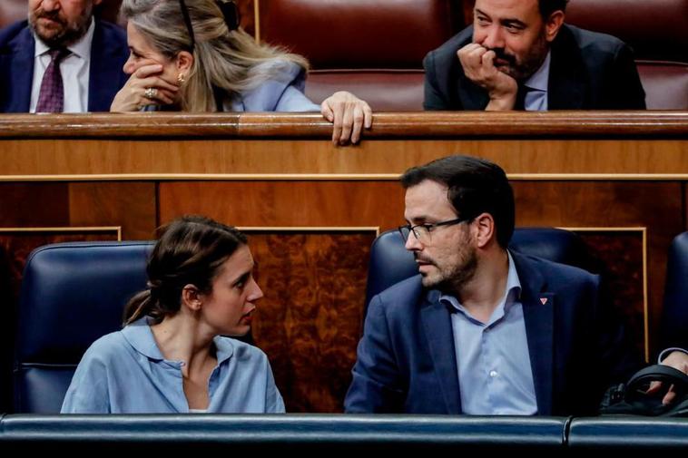 Alberto Garzón, junto a Irene Montero, en el Congreso de los Diputados