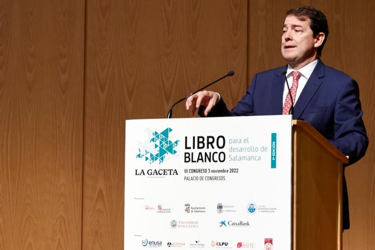 Alfonso Fernández Mañueco durante su intervención en el Congreso del Libro Blanco organizado por LA GACETA.