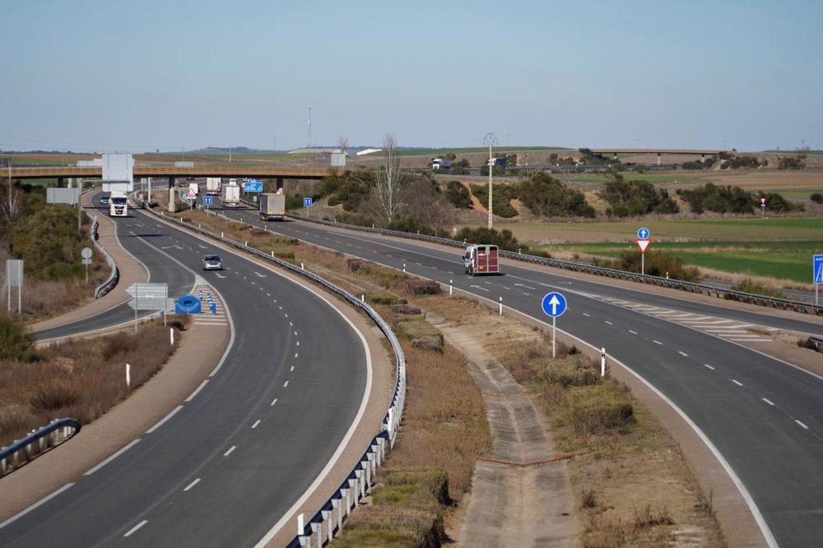 Vehículos circulan por un tramo de la A-62 en la provincia salmantina.