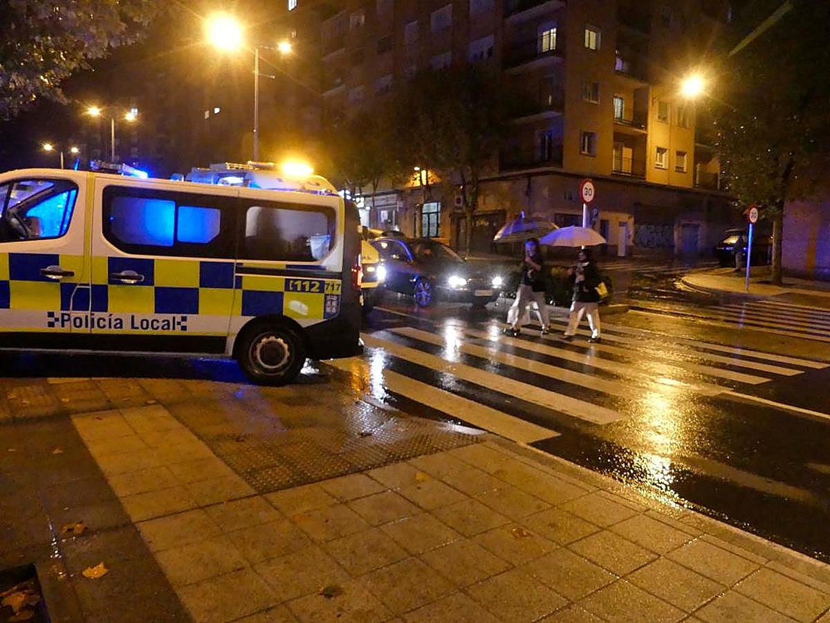 Una patrulla de la Policía Local de Salamanca en el lugar.