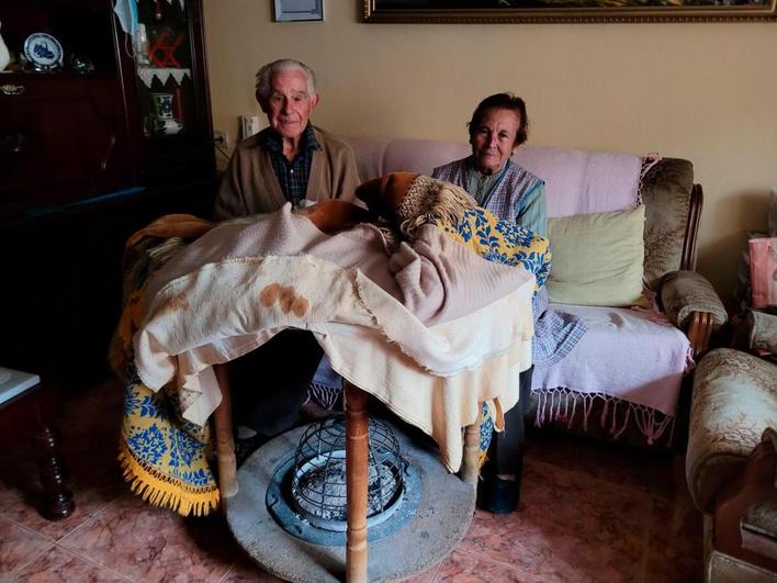 El sistema de esta pareja de jubilados de Villarino para ahorrar: “Tenemos calefacción, pero no la ponemos”