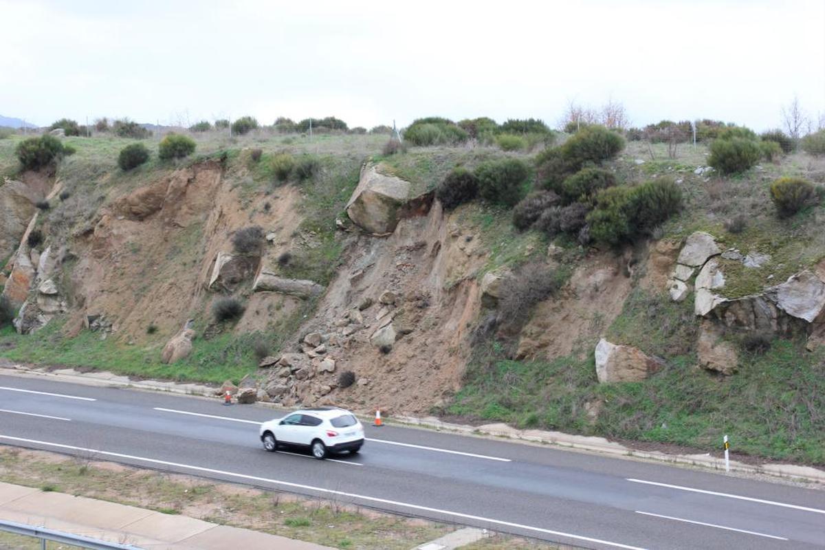 Imagen de archivo de un desprendimiento ocurrido hace unos años en la A-66 por las lluvias