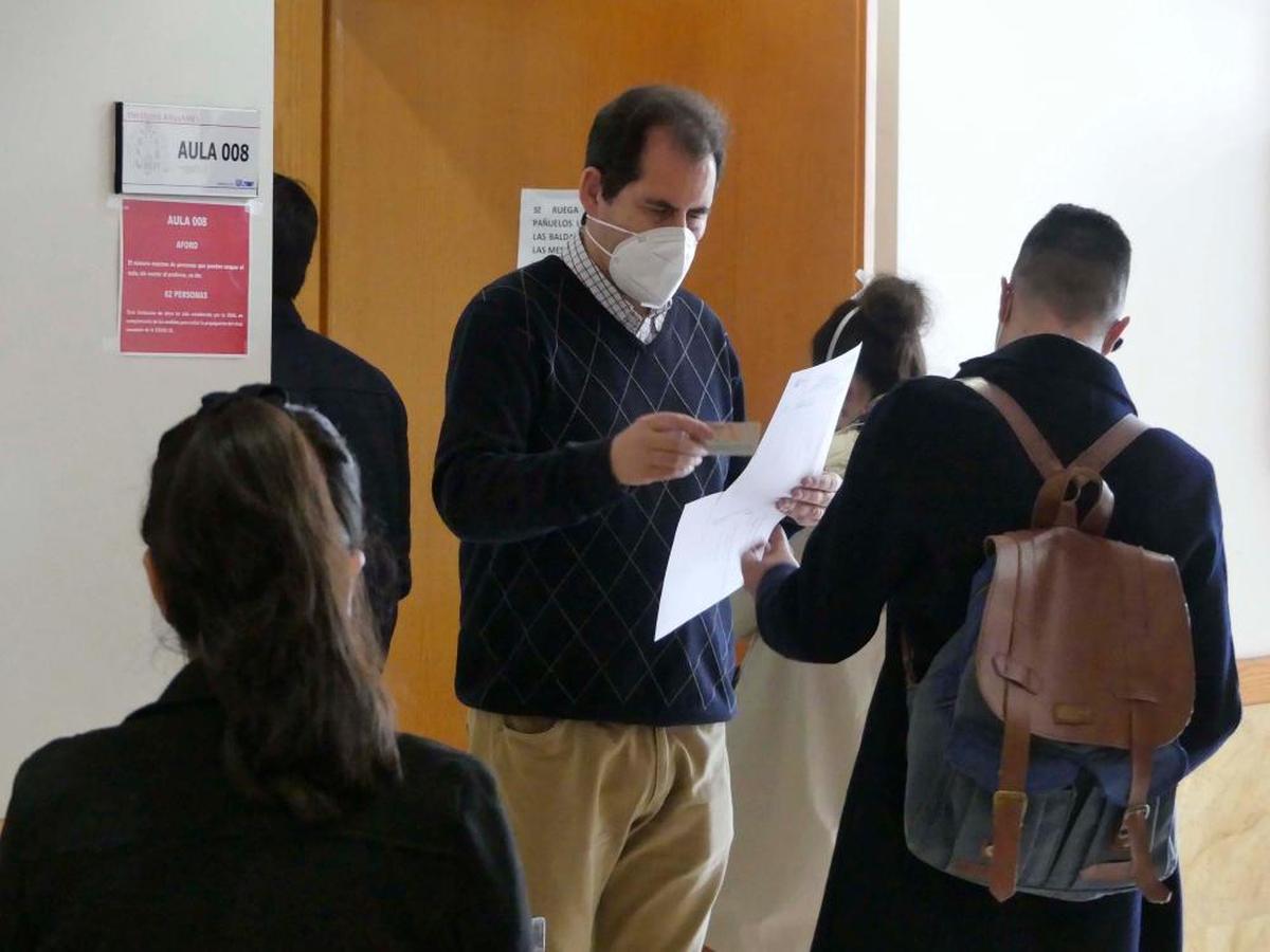 Control de acceso al aula durante el examen MIR