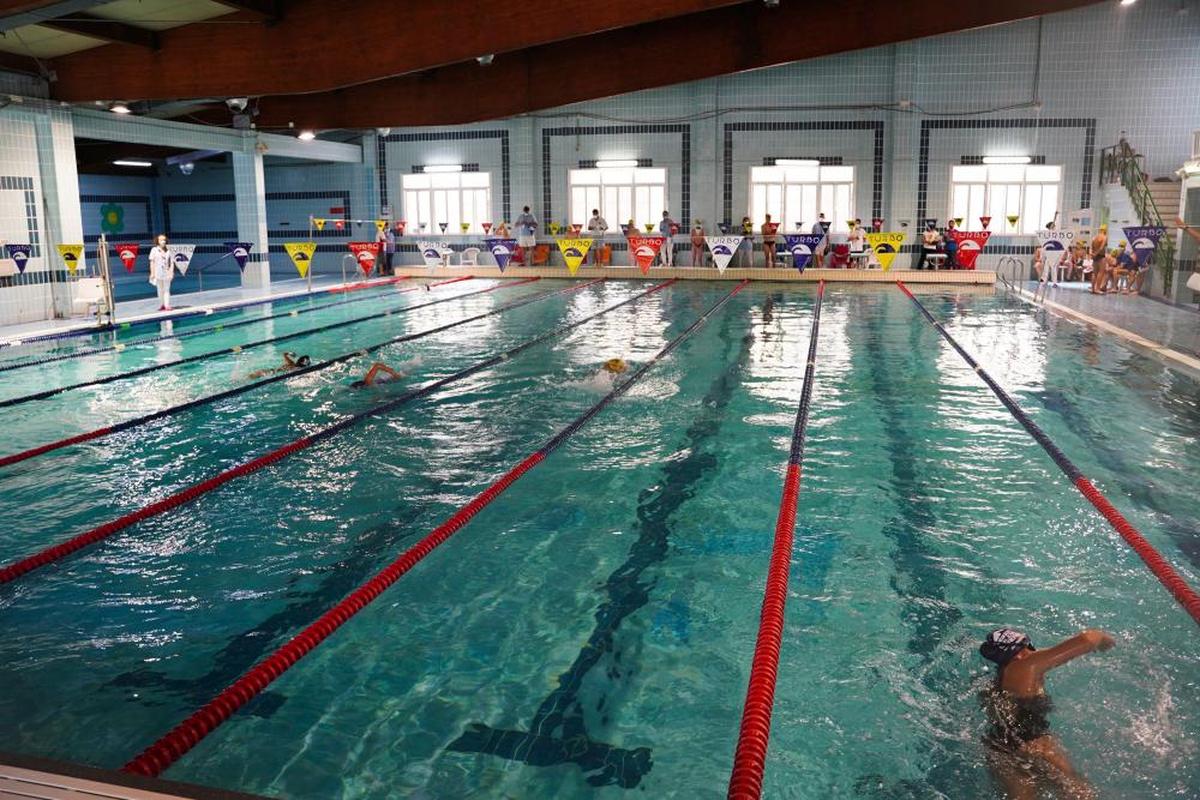 Una competición en la piscina de La Alamedilla