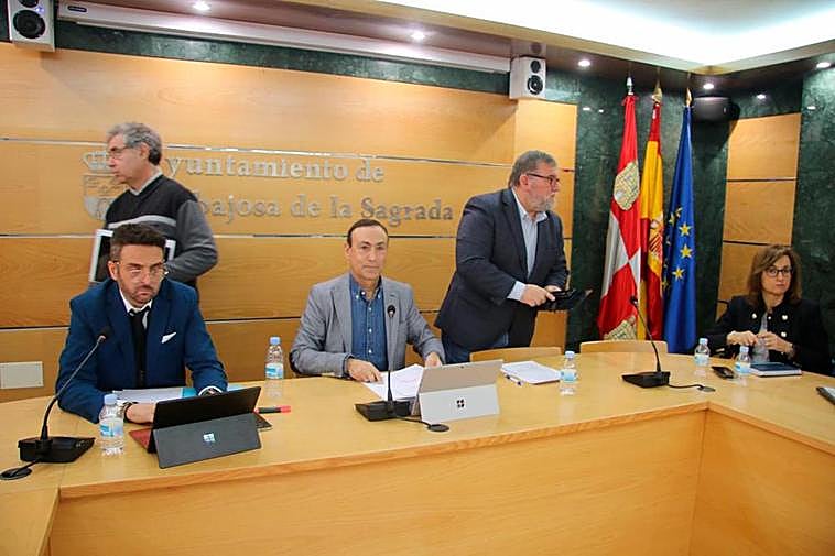 Domingo Elena, Ángel Manso, Pedro Samuel Martín, Ángel Álvarez y Teresa Sánchez en la sesión plenaria de Carbajosa