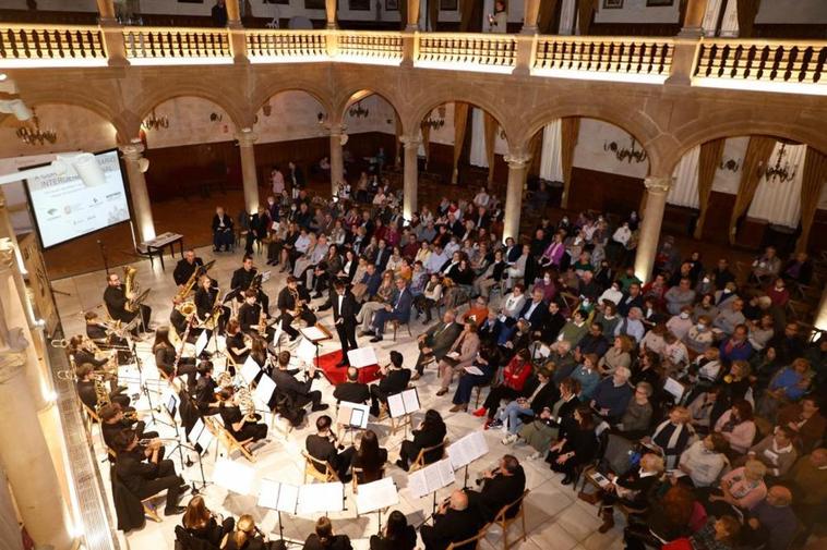 Concierto de la Banda Municipal de Música de Villamayor durante la entrega de premios del X Concurso Literario de LA GACETA en el Casino de Salamanca