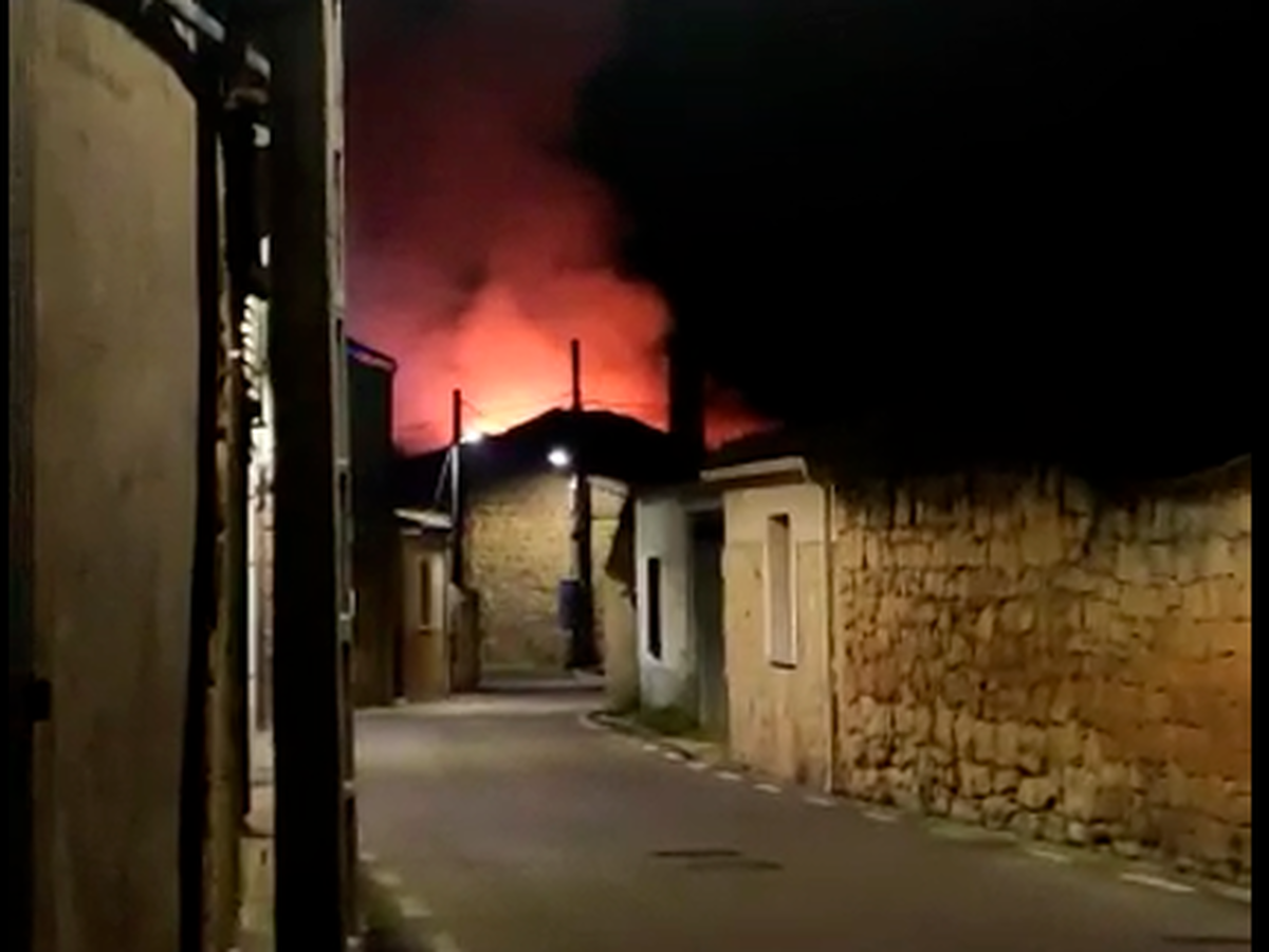 El incendio en Cabezabellosa arrasó una casa en la localidad