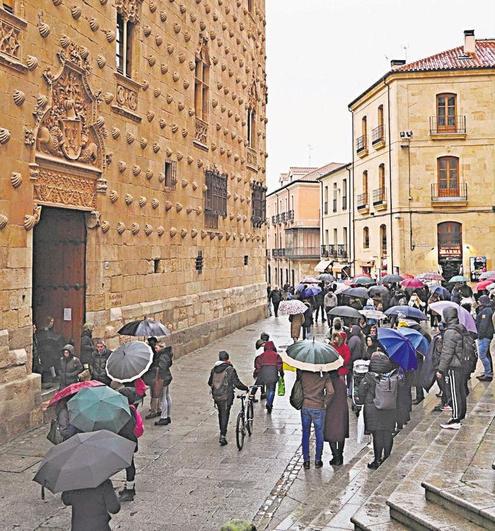 El fiasco hostelero en Salamanca del puente más esperado