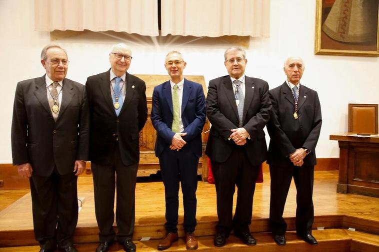 La ceremonia de entrega de la medalla de la Universidad