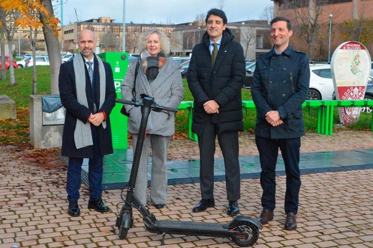 Inauguración del punto de recarga de patinetes eléctricos en el Campus Unamuno