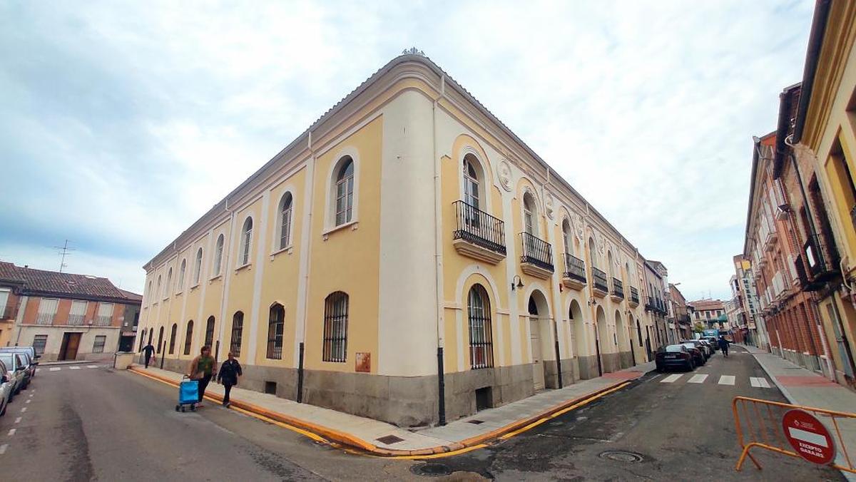 La fachada del Calderón, en espera para su reforma