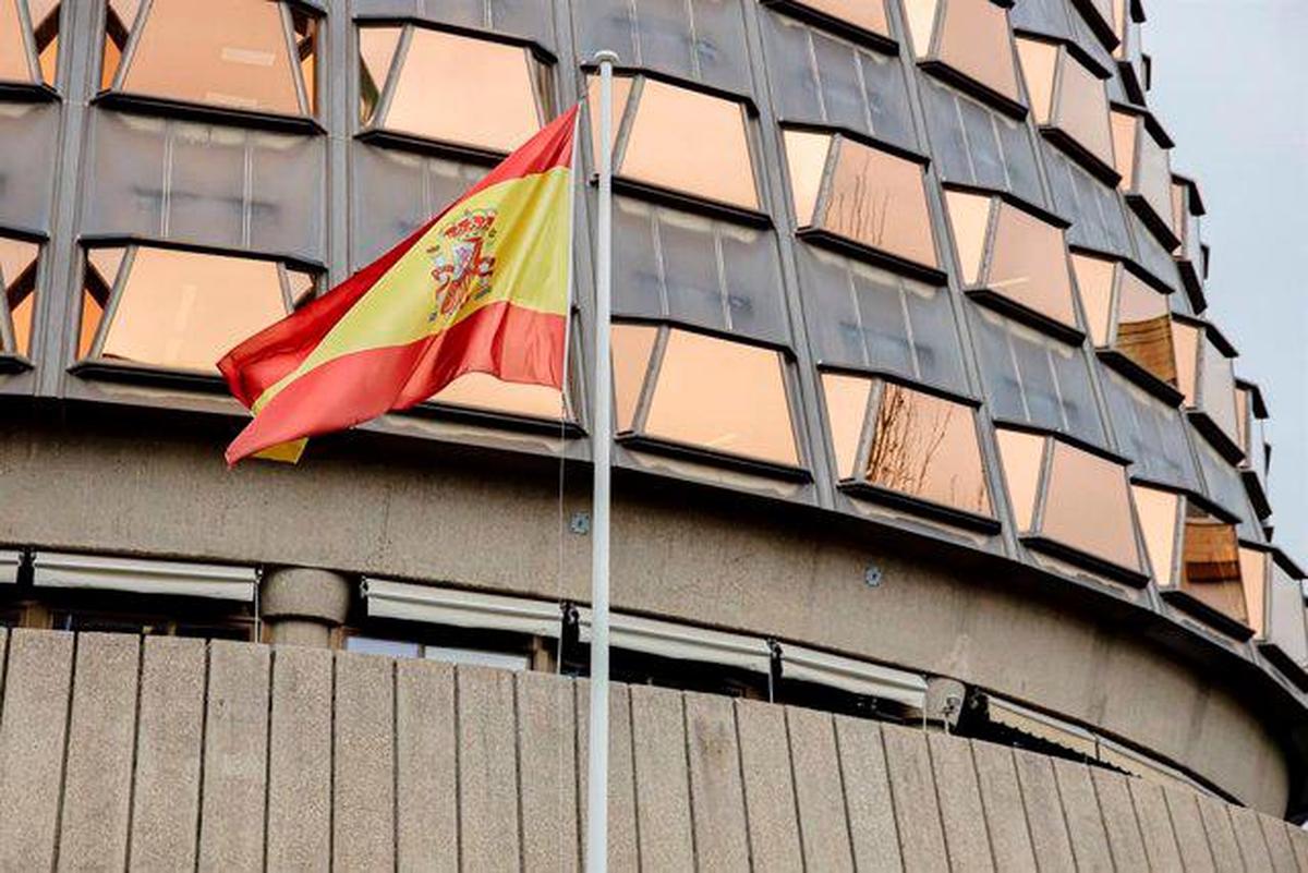 Fachada y entrada al edificio del Tribunal Constitucional