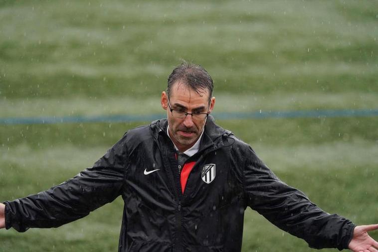 Mario Amatria, en uno de sus últimos partidos como entrenador del Santa Marta.