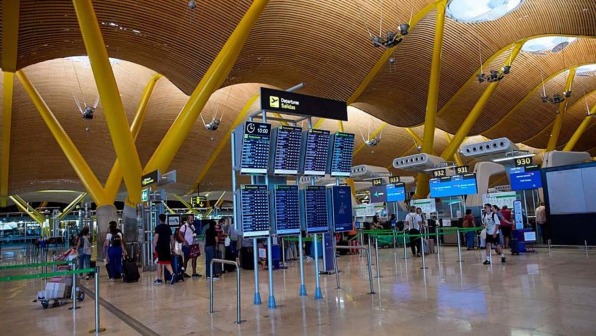 Pantallas de información en un aeropuerto español.