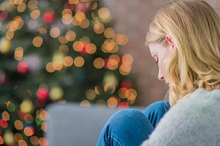 Una mujer triste en Navidad