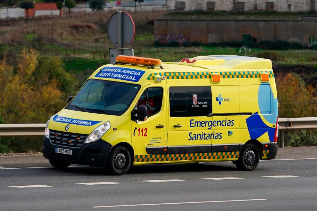 Una ambulancia en la autovía